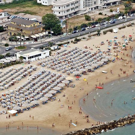 Palm Beach House - Vista Mare Montesilvano Marina Buitenkant foto