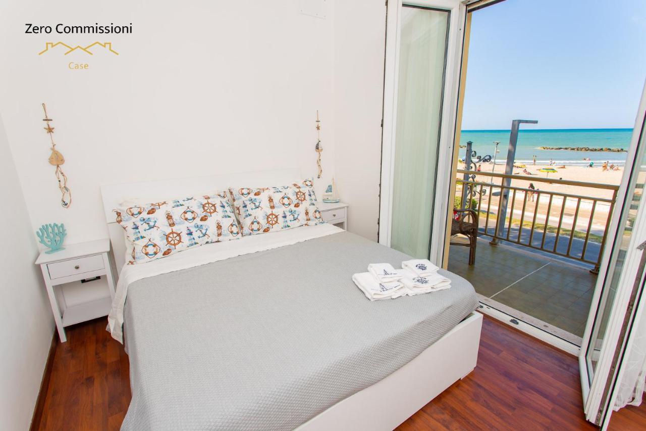 Palm Beach House - Vista Mare Montesilvano Marina Buitenkant foto