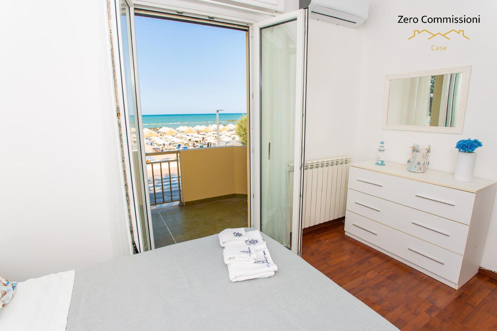 Palm Beach House - Vista Mare Montesilvano Marina Buitenkant foto